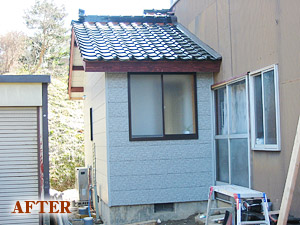 木製庇 腕木付 たる木、腕木の部分は白色の塗料で塗装